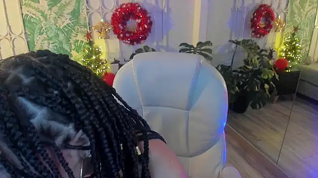 cute hollywood online show from December 2025 08:49:02 PM