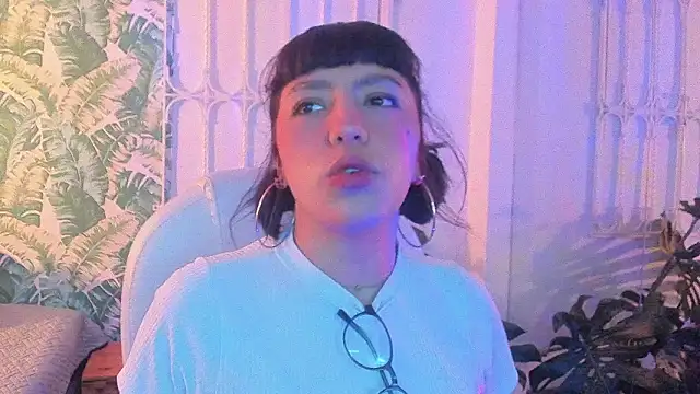 cute hollywood online show from February 2026 11:49:01 AM