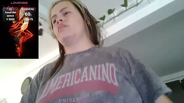 Snapshot of saramartinez1000 chatting on December 2024 03:44:01 PM saramartinez1000 online show from December 2024 03:44:01 PM