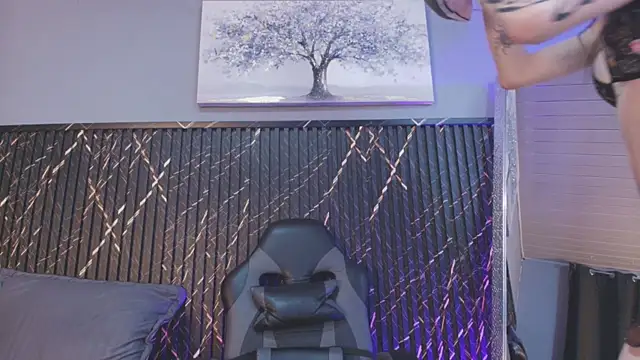 bathory vamps online show from October 2025 03:17:01 AM