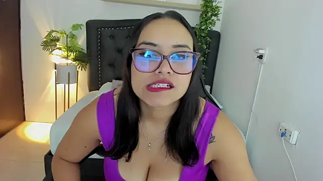 zoe danae  online show from December 2024 12:23:02 PM