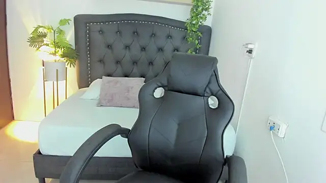 zoe danae  online show from December 2024 03:24:02 PM