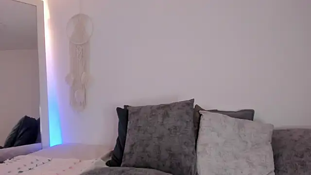 EmmaCollemann online show from December 2025 09:09:02 PM