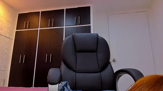 Charlotte Ice1 online show from October 2025 05:36:02 PM