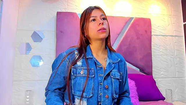 Charlotte Ice1 online show from November 2025 04:06:01 PM