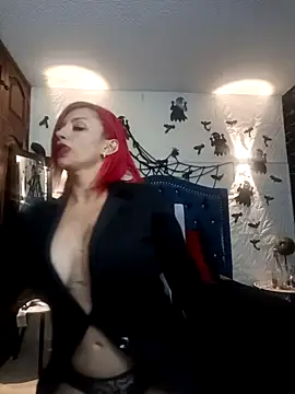 Snapshot of RedQueenMilf chatting on October 2025 10:53:02 PM RedQueenMilf online show from October 2025 10:53:02 PM