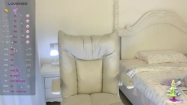 Snapshot of Yuuuuuly chatting on February 2025 04:20:02 PM Yuuuuuly online show from February 2025 04:20:02 PM