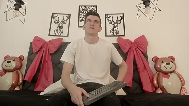 MikaelSlow online show from February 2025 04:01:01 AM