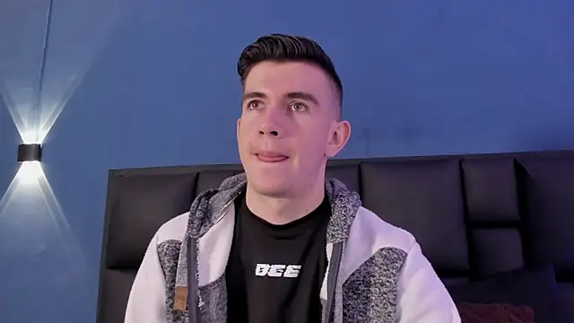 MikaelSlow online show from October 2025 03:49:02 AM