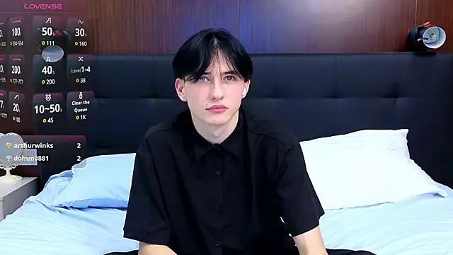 Snapshot of AmondCor chatting on December 2024 10:10:02 AM AmondCor online show from December 2024 10:10:02 AM