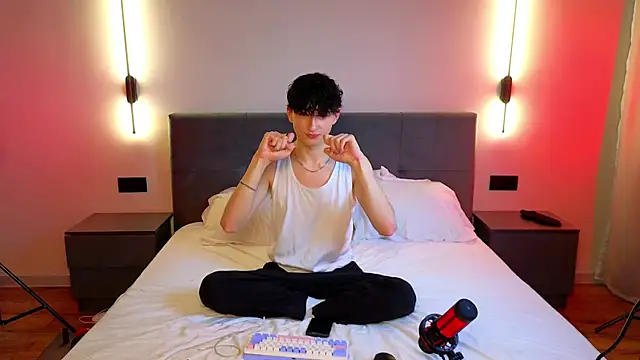 Snapshot of AmondCor chatting on September 2025 01:14:02 PM AmondCor online show from September 2025 01:14:02 PM