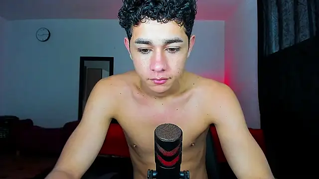 Snapshot of DavidfullOFlove chatting on February 2025 09:09:01 PM DavidfullOFlove online show from February 2025 09:09:01 PM