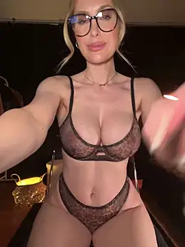 Snapshot of Lena_Blom chatting on January 2025 01:03:01 PM Lena Blom online show from January 2025 01:03:01 PM