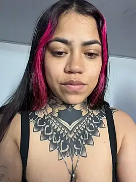 Snapshot of aliensexy chatting on June 2026 11:18:02 PM aliensexy online show from June 2026 11:18:02 PM