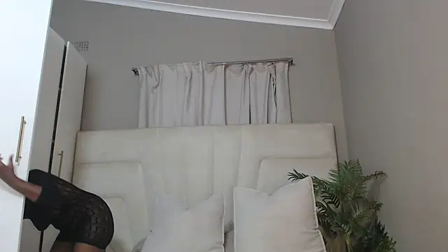 naughtyblackdolie online show from March 2025 04:13:01 AM