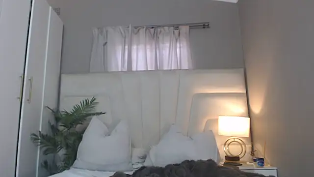 naughtyblackdolie online show from June 2026 11:24:02 AM
