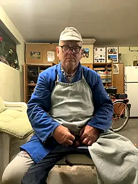 Snapshot of oldgayman chatting on September 2025 05:36:02 PM oldgayman online show from September 2025 05:36:02 PM