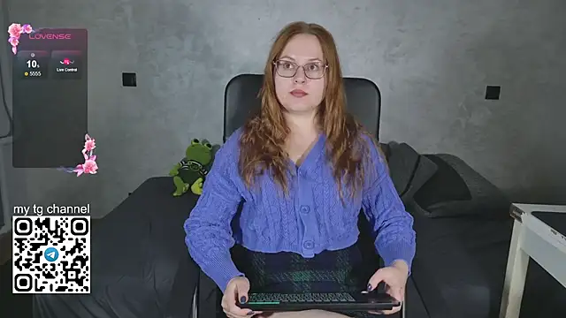 Lila Pitt online show from September 2025 08:12:02 PM