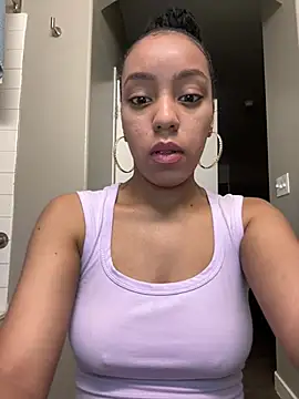 Snapshot of juicyyy323 chatting on February 2025 03:17:01 PM juicyyy323 online show from February 2025 03:17:01 PM