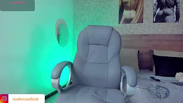 noah crux online show from October 2025 08:20:01 PM