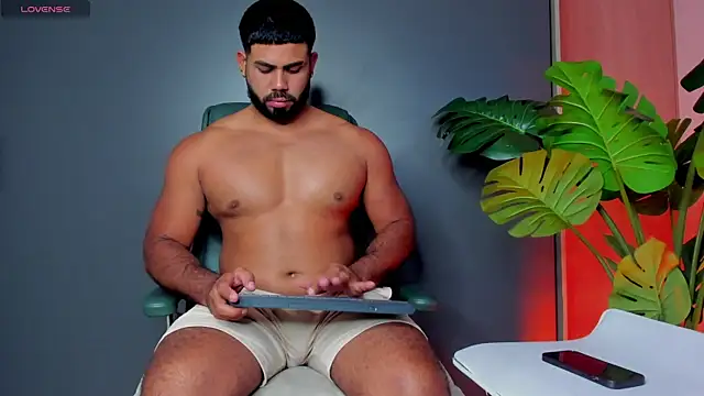 Snapshot of noah_crux chatting on May 2026 02:27:02 AM noah crux online show from May 2026 02:27:02 AM