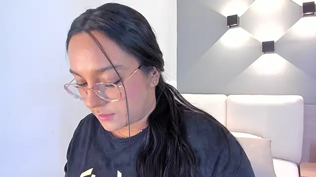 ellamontoya online show from October 2025 10:55:01 AM