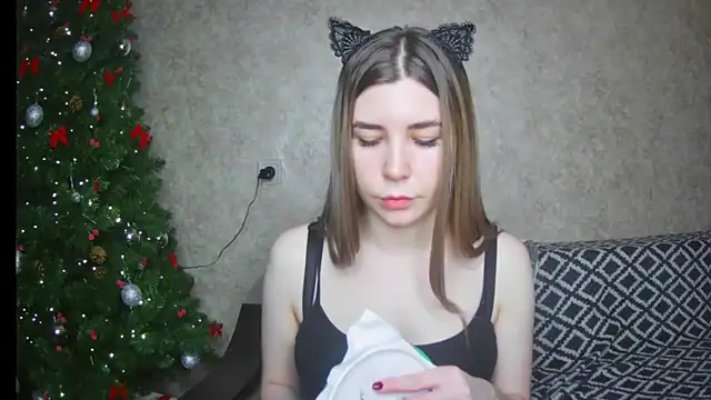 Snapshot of ElllaNuar chatting on January 2025 04:43:01 AM ElllaNuar online show from January 2025 04:43:01 AM