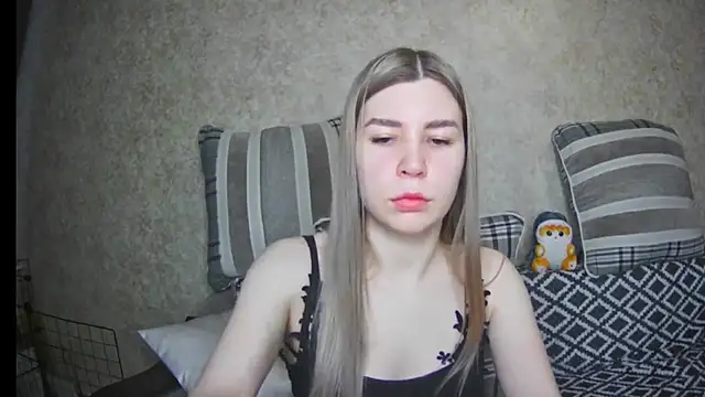 Snapshot of ElllaNuar chatting on March 2025 01:35:02 AM ElllaNuar online show from March 2025 01:35:02 AM