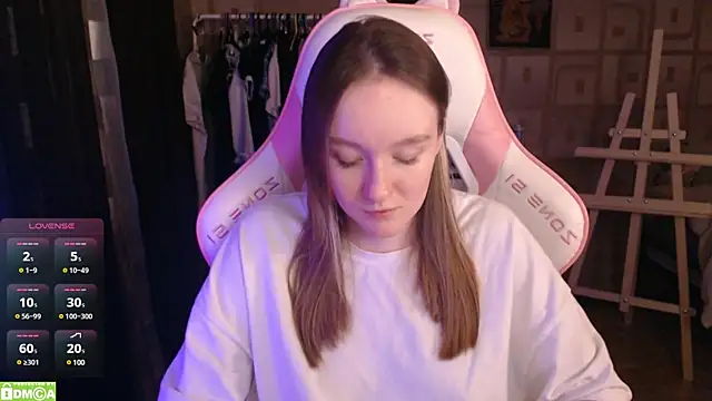 MoonlishSiren online show from March 2025 07:16:01 PM