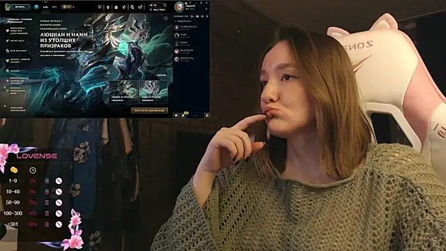 MoonlishSiren online show from December 2025 09:11:01 PM