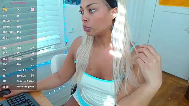 AriaAsster online show from February 2026 07:18:01 PM