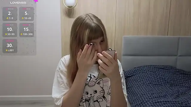 HermioneHHH online show from December 2025 06:05:01 PM