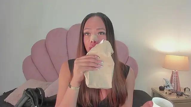 Nicole Paradise online show from October 2025 02:43:02 PM