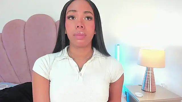 Nicole Paradise online show from December 2025 12:44:02 PM