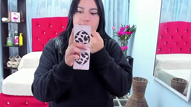 Cumming Tiffani online show from March 2025 11:42:01 AM