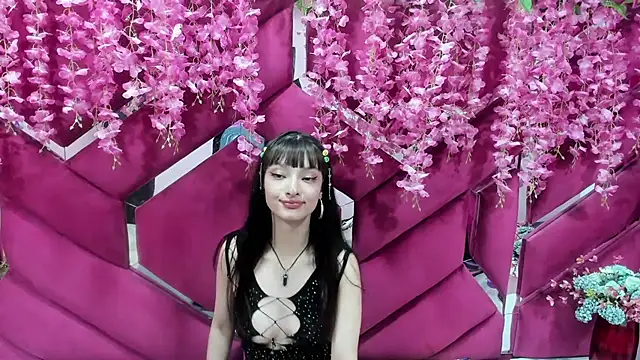Snapshot of Aurora_18 chatting on February 2025 12:17:02 AM Aurora 18 online show from February 2025 12:17:02 AM