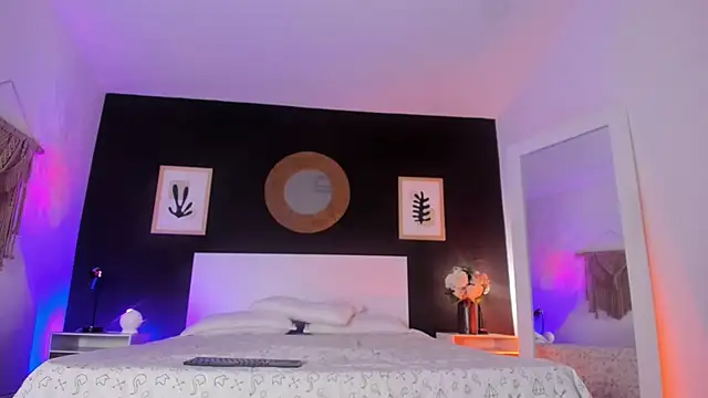 VioletPaket online show from October 2025 01:48:02 PM