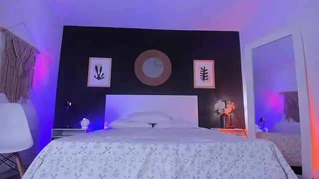 VioletPaket online show from October 2025 11:36:01 AM