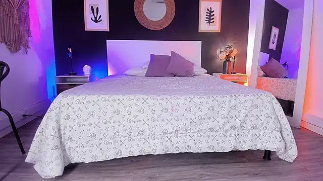 VioletPaket online show from November 2025 11:53:01 AM