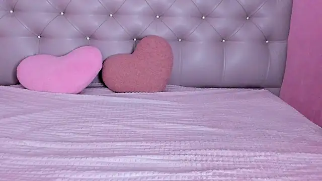 Snapshot of lulu_wolf chatting on December 2024 04:27:02 AM lulu wolf online show from December 2024 04:27:02 AM