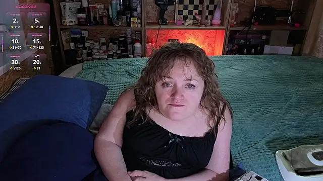 MiniNatalie online show from November 2025 02:06:02 PM