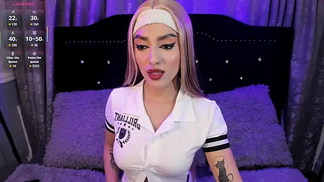 Snapshot of hallsredd chatting on November 2025 10:53:02 PM hallsredd online show from November 2025 10:53:02 PM