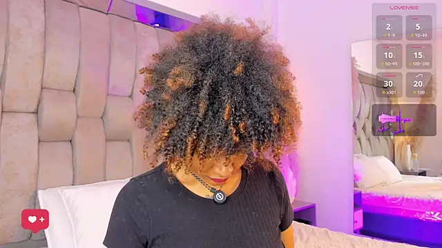 Snapshot of _CurlyGirl_ chatting on July 2026 03:06:02 AM CurlyGirl online show from July 2026 03:06:02 AM