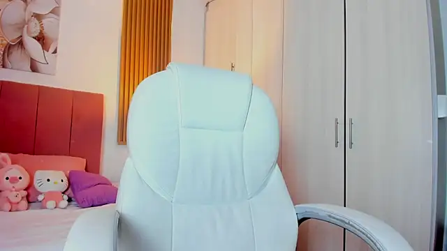 mia nevaeh online show from January 2025 07:37:01 PM