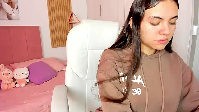 mia nevaeh online show from February 2025 09:00:01 PM