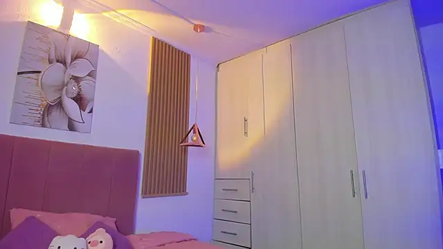 mia nevaeh online show from September 2025 09:03:02 PM