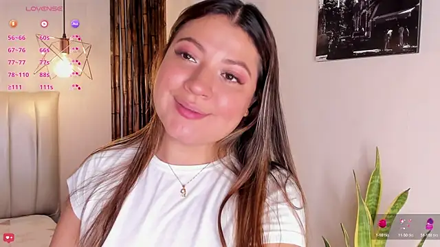 Snapshot of Zuzu_sweet chatting on May 2026 07:22:01 PM Zuzu sweet online show from May 2026 07:22:01 PM