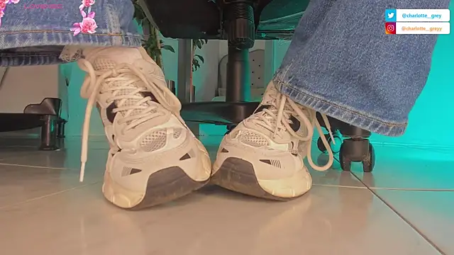 Snapshot of charlotte__grey chatting on October 2025 09:05:02 PM charlotte grey online show from October 2025 09:05:02 PM