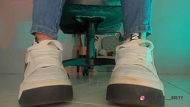 Snapshot of charlotte__grey chatting on November 2025 08:32:01 PM charlotte grey online show from November 2025 08:32:01 PM