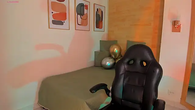 charlotte  grey online show from December 2025 01:37:02 PM